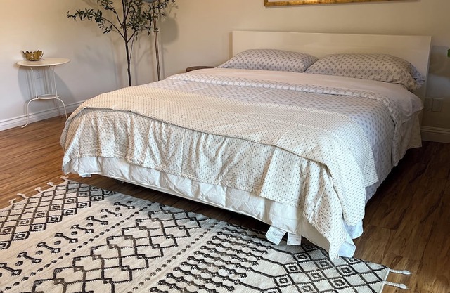 Spacious 5-Master suite house in UC Riverside with individual AC, WiFi. Enjoy!