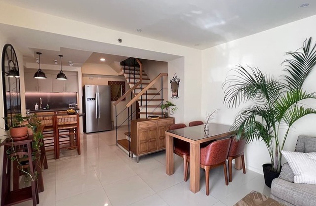 Spacious and Cozy 3-Bedroom Apartment with WiFi, AC in Poblacion Makati