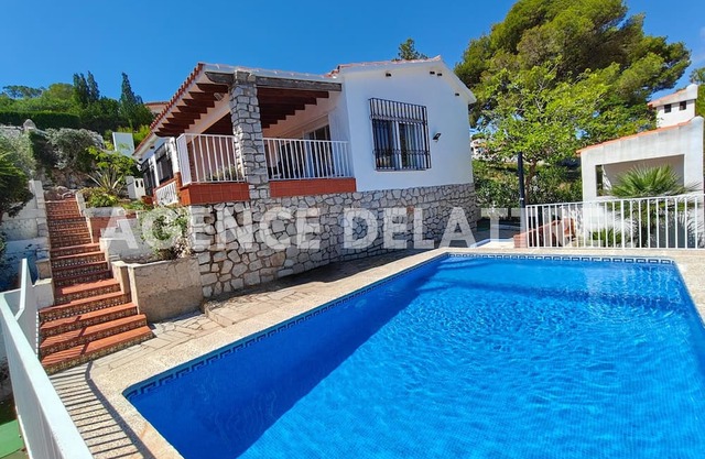 Villa vistas al mar cerca del centro , 3 dormitorios, piscina, barbacoa WIFI