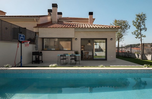 Villa 'Gisela' with Sea View, Wi-Fi and Air Conditioning