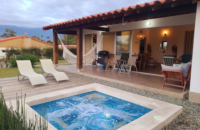 Country house with jacuzzi at 10 min from the airport