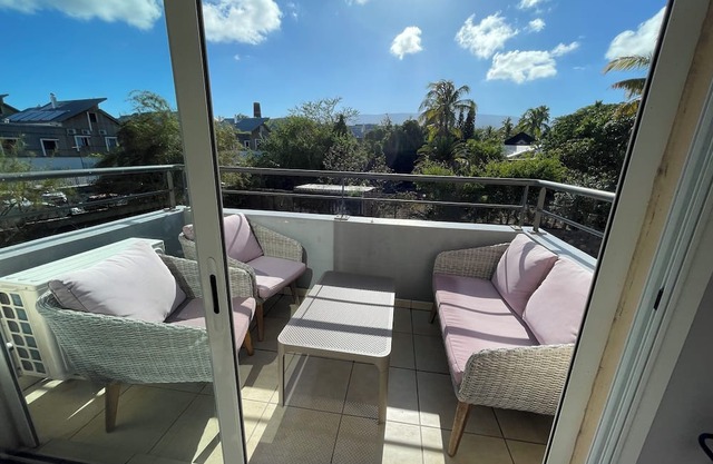Large Studio in saint Gilles les Bains Fully equipped, private parking...
