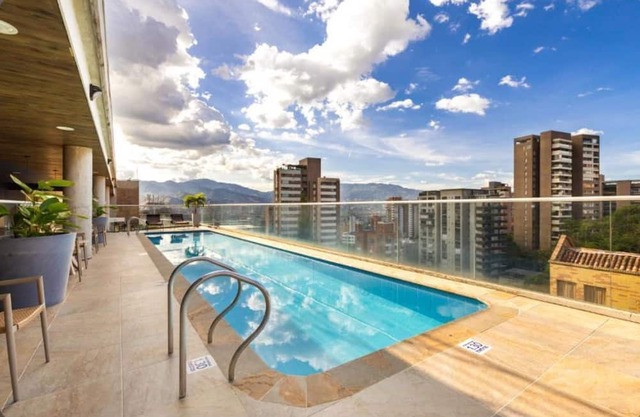 El Poblado cerca a Provenza, cool apartamento con piscina y zonas para compartir