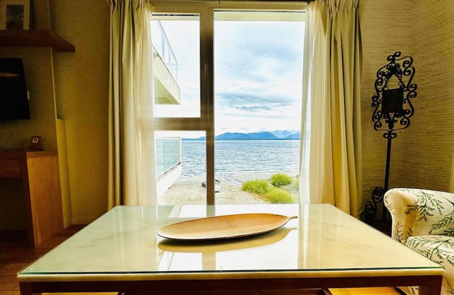 Boutique sobre el Lago Nahuel Huapi