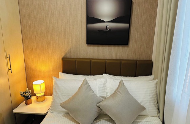 Cozy 2-bedroom condo with AC, WiFi in pleasant Makati