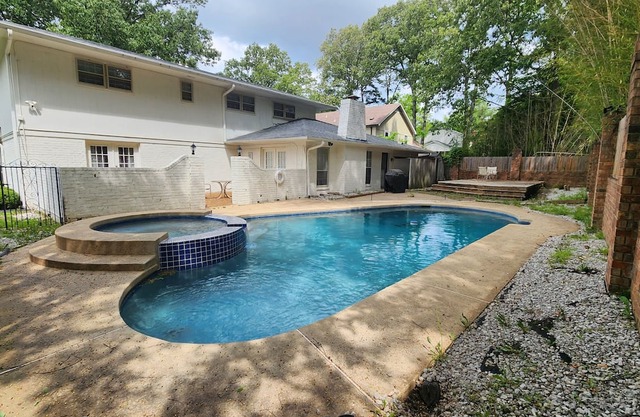 Southern-Inspired 5-BR Luxury Home with POOL & Jetted Tub - Simply Marvelous.