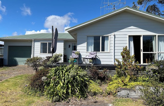 Cosy Raglan Retreat