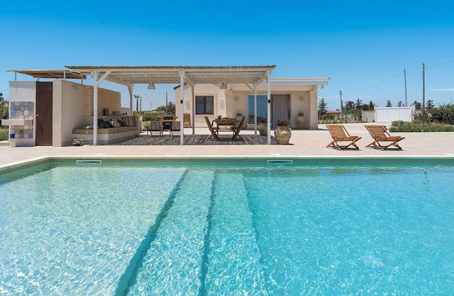 Villa en Pachino con 2 habitaciones, capacidad 4