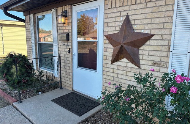 "5 Star" Room at Lavell/Pet-Friendly!
