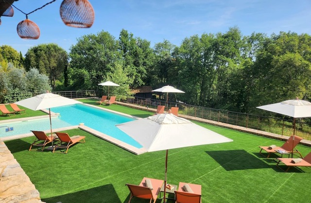 Stylish 3-bedroom retreat with heated salt water pool in Castelnaud near Sarlat