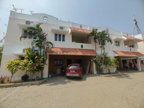 Stayz Inn- La Villa Near Kamatchi Hospital