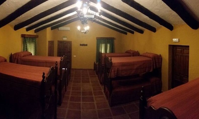 El Colmenar Hostal | Albergue Las Buitreras 1