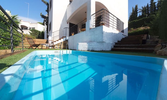 Sant Pol De Mar Villa | Modern villa steps away from the beach in Sant Pol