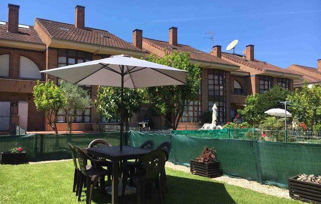 Laredo Villa | CHALET en Laredo cerca de la playa Salvé.