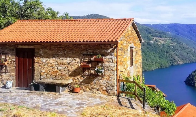 Carballedo Cabina | Casita del Río. Rustic cottage, unbeatable views.