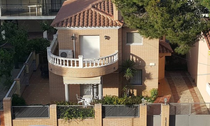 Vilafortuny Villa | Villa La Torreta 30 m from the beach and wifi