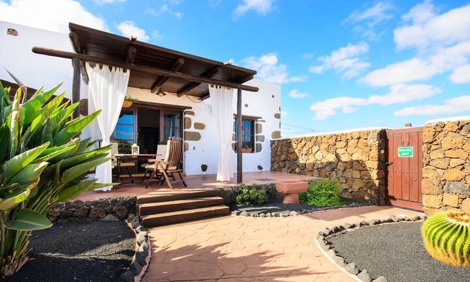 Guime Villa | Beautiful Country Villa with Pool, Terrace, Garden & Wi-Fi; Parking Available