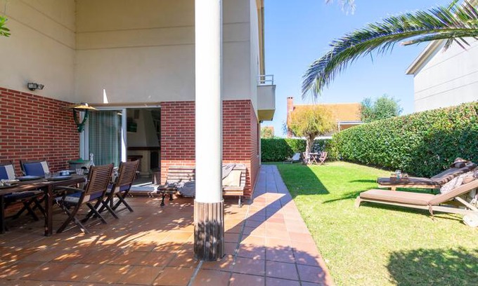 Liencres Villa | ¡Nuevo! Amplio chalet con jardín en Portio
