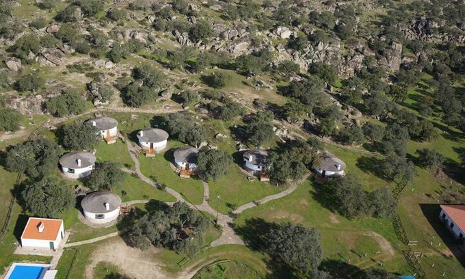 La Roca de la Sierra Otro | Los Chozos de La Roca (Tomillo)
