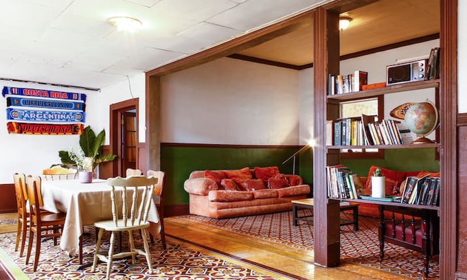 Heredia Hostal | Heredia - Casa Centuria