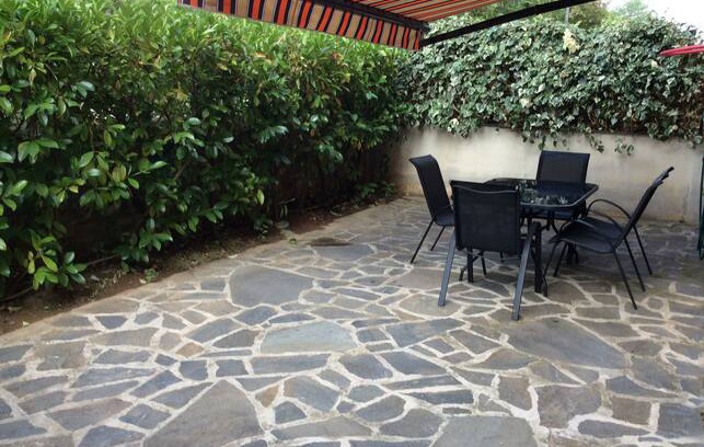 Jaca Apartamento | Apartamento con terraza y piscina.