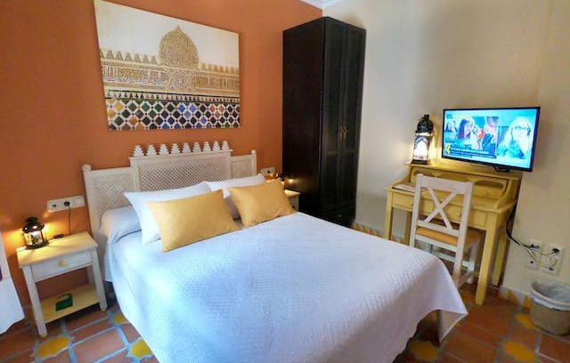 Alcala del Valle Hostal | CALÉNDULA, Hostal rural La Esperanza