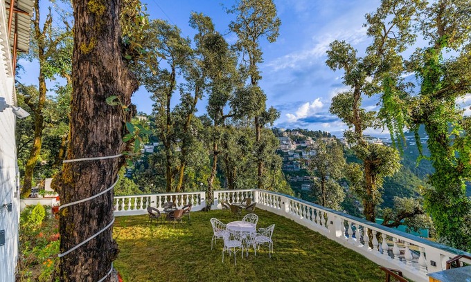 The Mall Road Cabaña | The Junglee Bakri