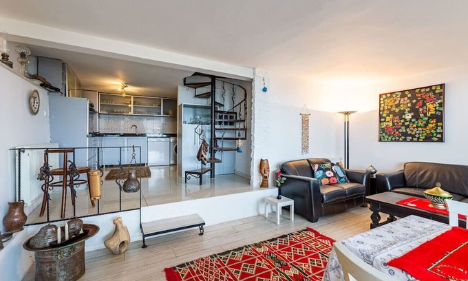 Maltepe Villa | Unique House with Tree Inside near Sea in Maltepe