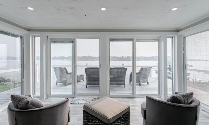 Wolcott Casa | Relaxing Bayfront Home