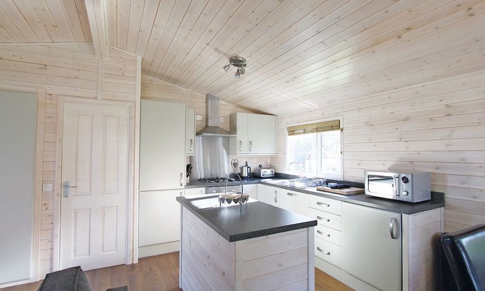 Alford Cabina | 3 bedroom accommodation in Woodthorpe