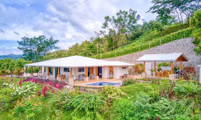 Samara Casa | Beautiful House with breathtaking sunsets ocean, bay and Mountain View !