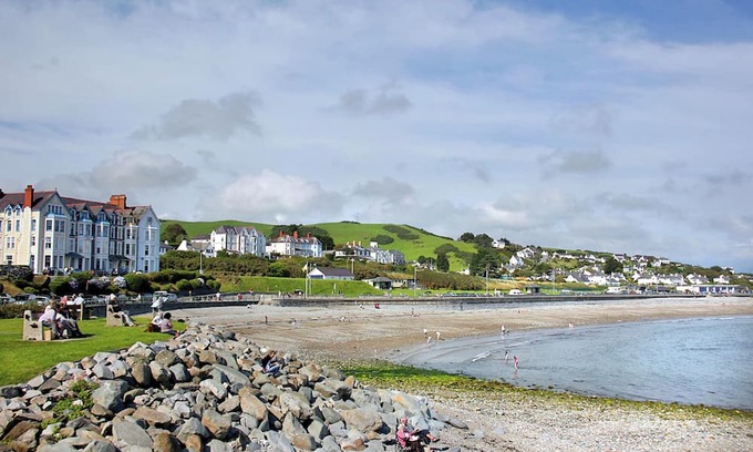 Criccieth Cabina | 2 bedroom accommodation in Criccieth, Gwynedd