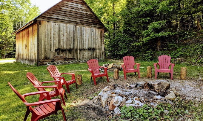 Messines Chalet De Esquí | Comfy Cottage w/ Sauna and Hot Tub Nestled in Nature in Beautiful Messines, QC