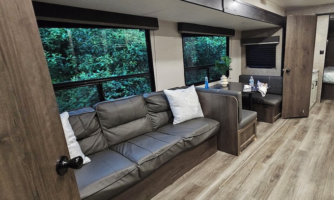 Taylor Casa | Rv close to samsung plant. 13 minutes. All include.