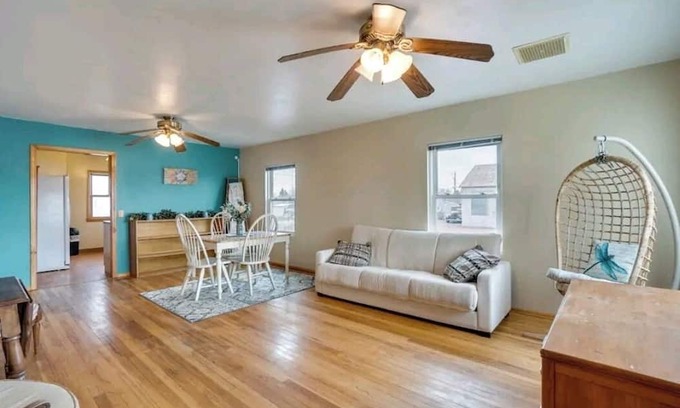 Torrington Casa | 2 apartments for price of 1. Entire house with lots of rooms. Pets welcome!