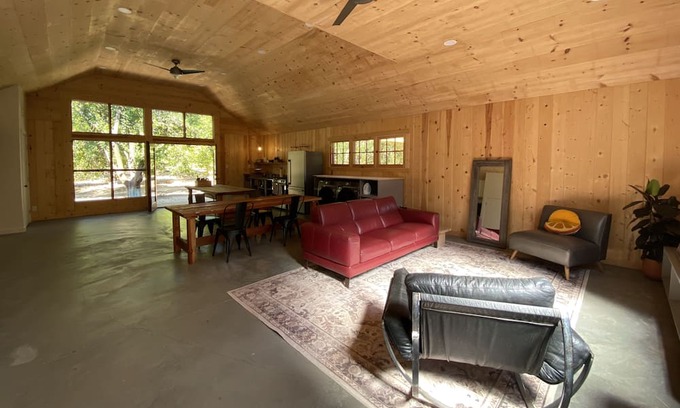 Ojai Casa | Spacious and modern Ojai barn in the middle of an orange grove