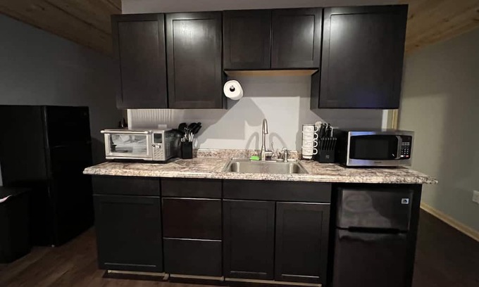 Georgetown Apartamento | Pet Friendly Rustic Loft Close to Golf & Beaches