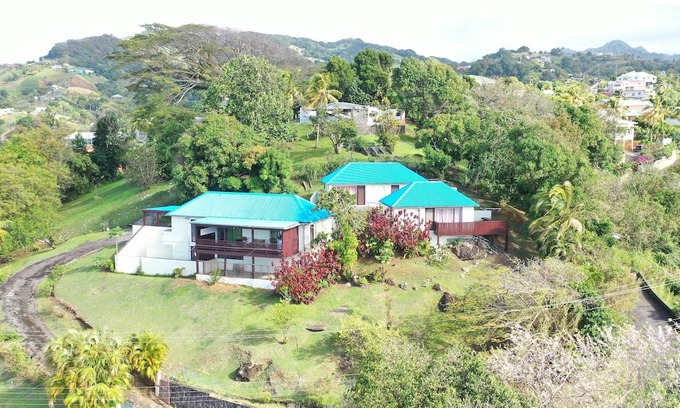 Kingstown Casa | Amazing views, close to supermarkets, shopping, beaches