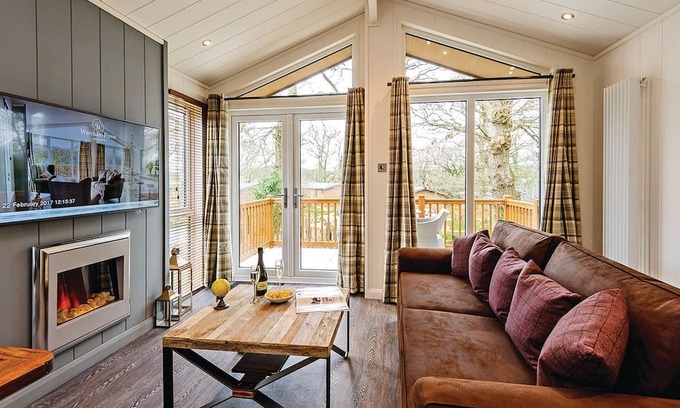 Holton Heath Cabina | 1 bedroom accommodation in Holton Heath