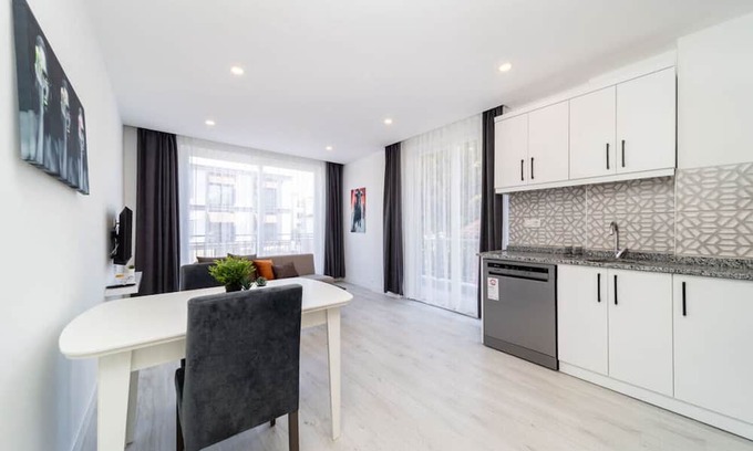 Eski Lara Apartamento | Central Flat with Balcony in Muratpasa