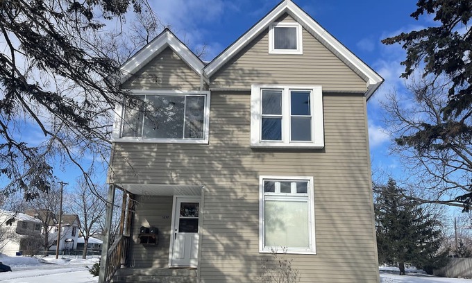 Midway Casa | SPACIOUS ONE BEDROOM IN HAMLINE-MIDWAY AREA