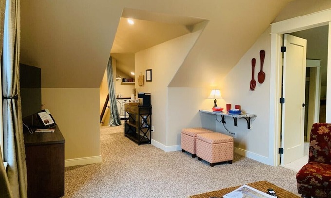Selah Casa | Lookout View Suite-Private LV, Bdrm, Bath in Family Home