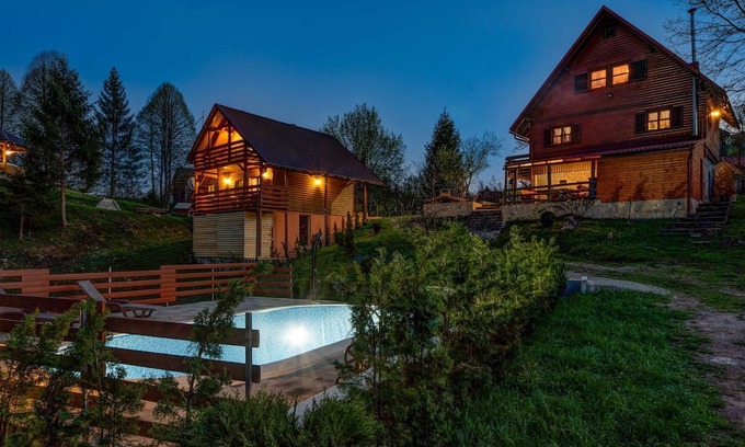 Brod Moravice Casa | Cozy Holiday Home in Kvarner with Outdoor Jacuzzi