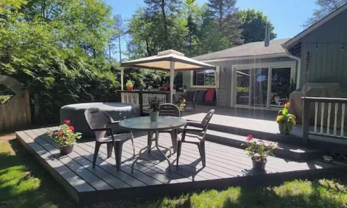 Kirkfield Cabina | Rustic Waterfront Cottage