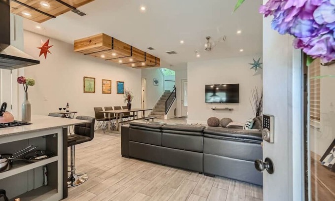 Barton Hills Casa | Pet Friendly Retreat with Lap Pool/Spa in the '04!