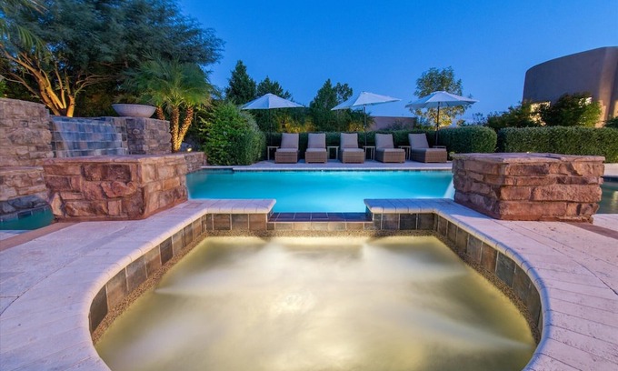 McDowell Acres Casa | Scottsdale Paradise- POOL, Spa, Pickleball/Basketball, Fire Pit & Great HIKING!