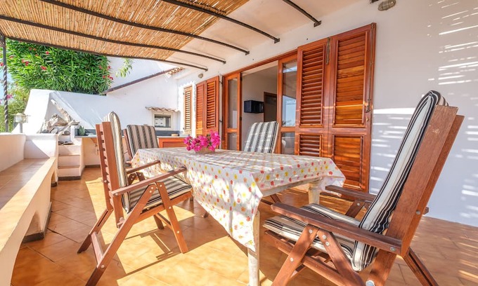 Canneto Apartamento | Apartment 'Oleandro' with Private Terrace and Wi-Fi