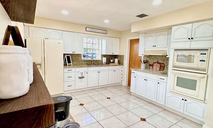 Sunset Casa | Spacious, family friendly home in the heart of Miami
