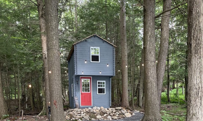 Hastings Highlands Cabina | Lake front cabin, with a seperate cabin with kitchenette and a bathroom.