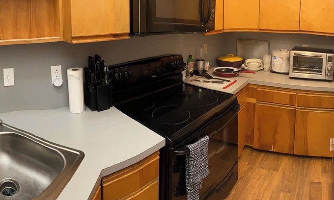 Alexandria Condominio | 1 Bed/1 Bath condo, W/D in unit, pets welcome!
